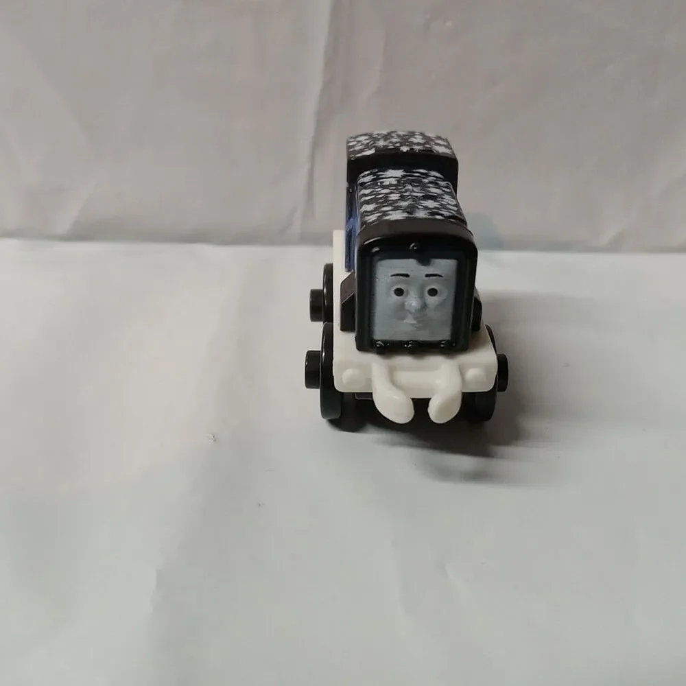 2014 Thomas the Train and Friends Mini Train With Tree And Snow